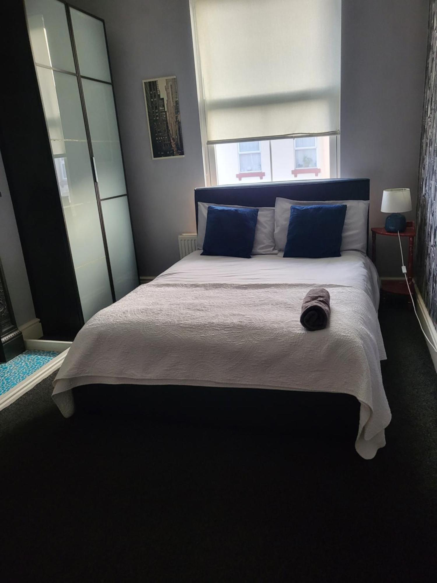 Haya Guest House Oldbury Kültér fotó
