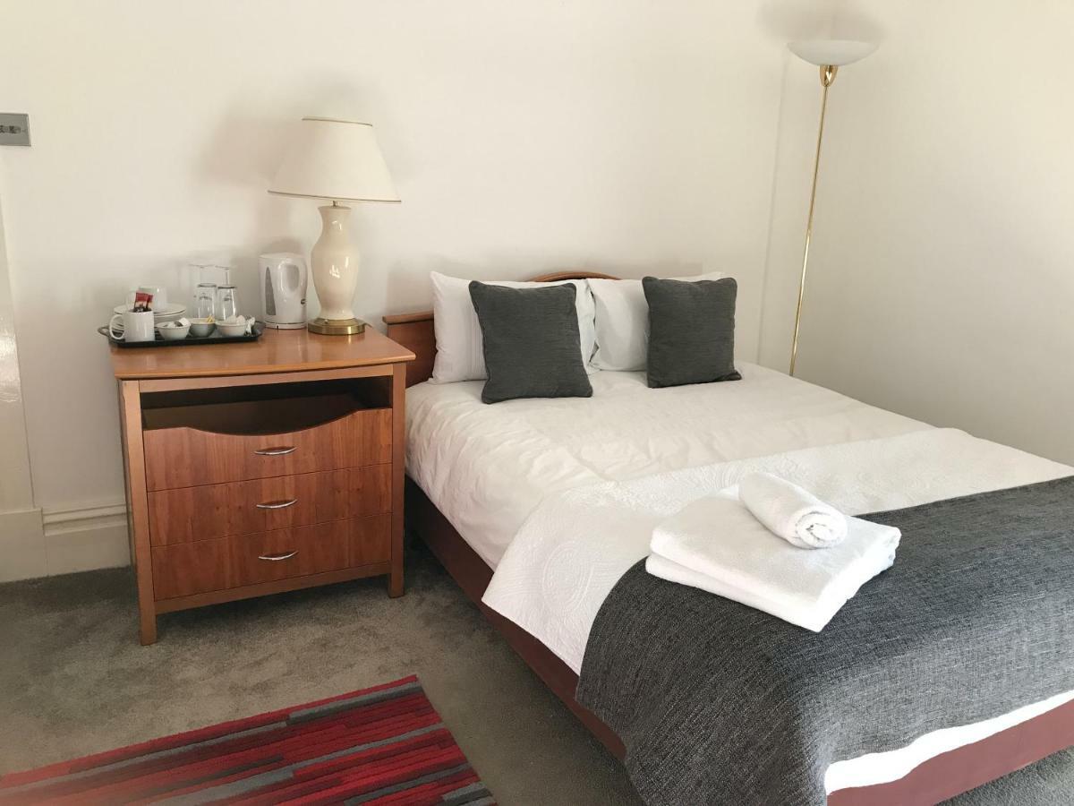 Haya Guest House Oldbury Kültér fotó